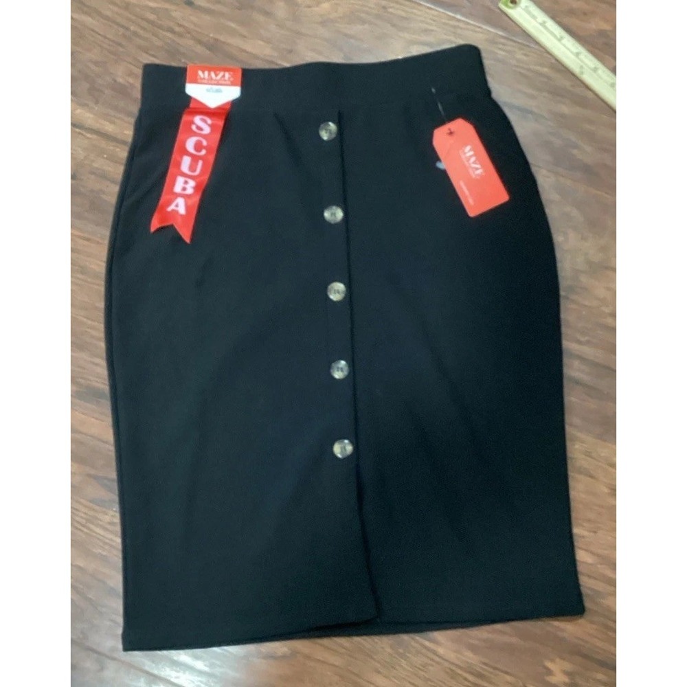 Maze Collection SCUBA Pencil Skirt Levanta Cola Black Career Button Medium NEW